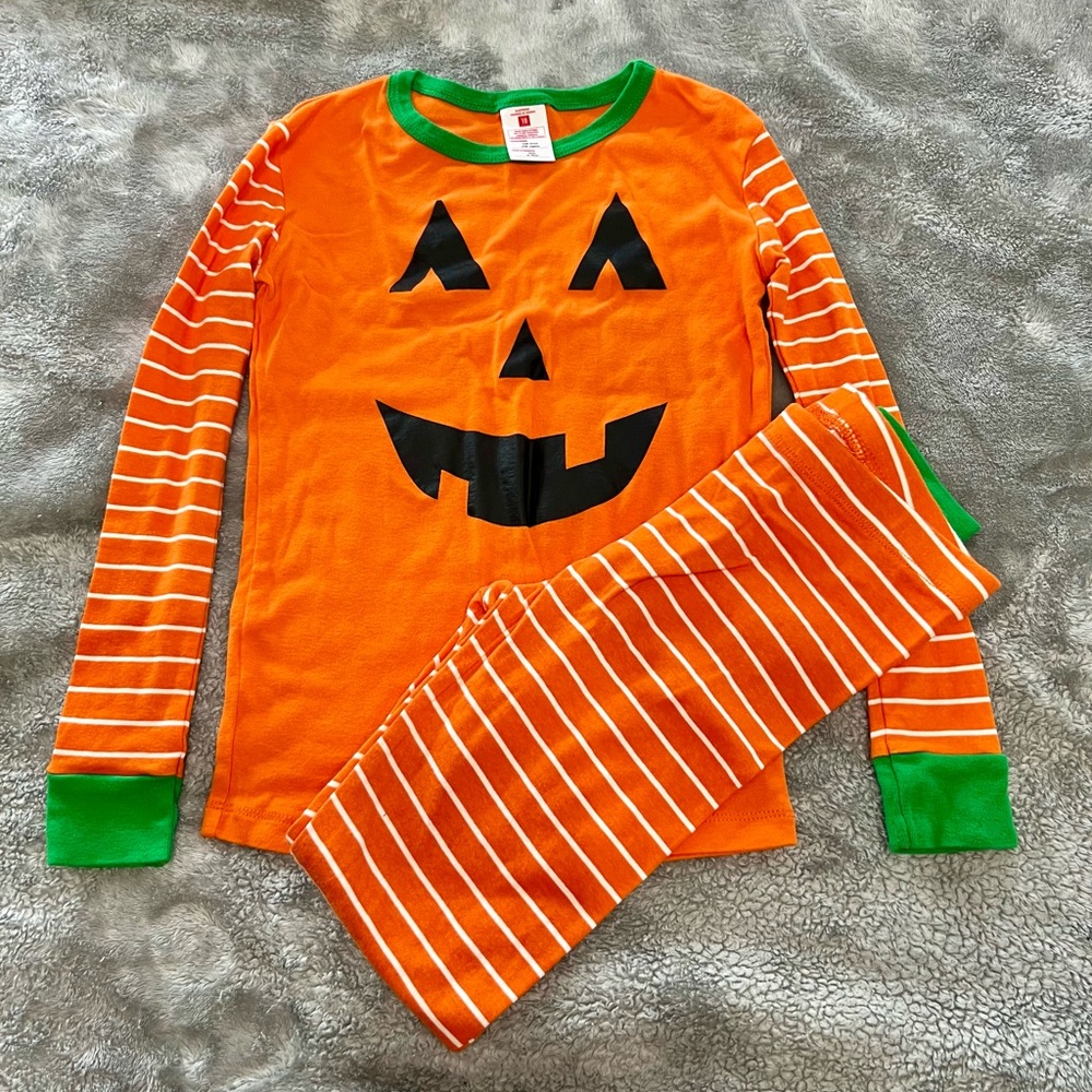 🎃Target  Halloween Pajama Set🎃